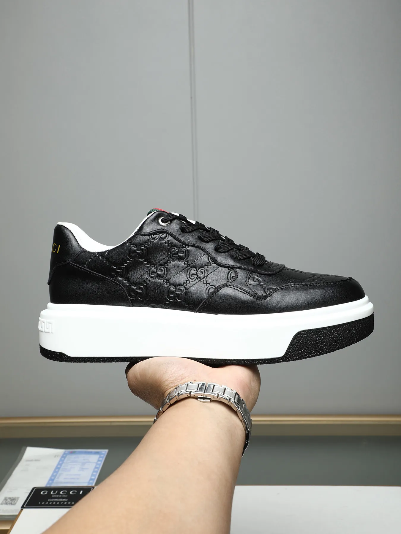Men's shoes 💰480 New men's shoes GUCCI Fashion trend Made of first-layer calfskin ➕ washed sheep lining! The foot feels super comfortable and the workmanship is impeccable. Foam ultra-light outsole, size: 38-44 (45 customized) 4 colors to choose from!